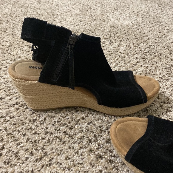 Black suede leather Minnetonka brand women’s ankle wedges - size 9 - Picture 7 of 10